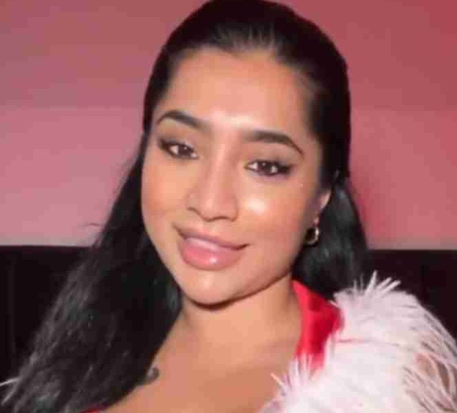 Yasmina Khan profile photo